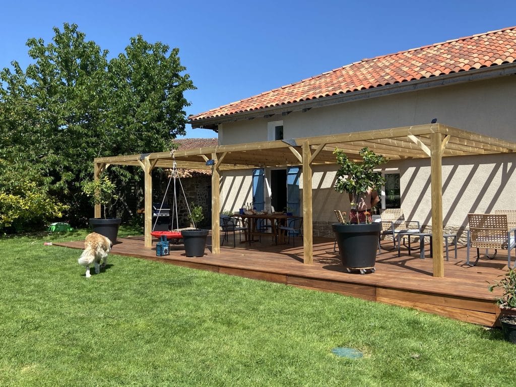 pergola en bois, jardin, espace détente