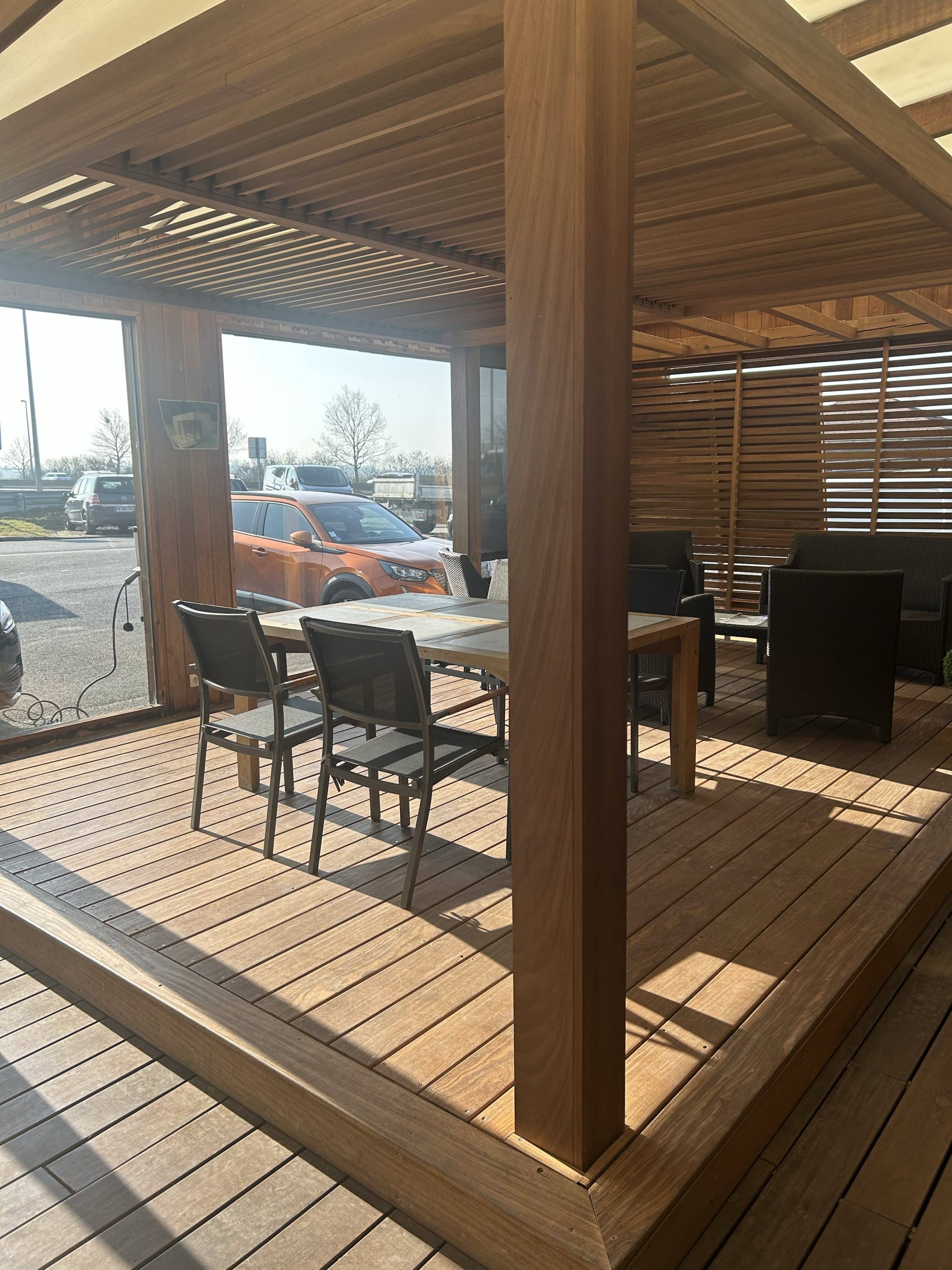 Pergola bioclimatique en bois de chez Destombes bois