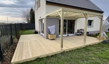 Allier pergola et terrasse bois pour un extérieur harmonieux