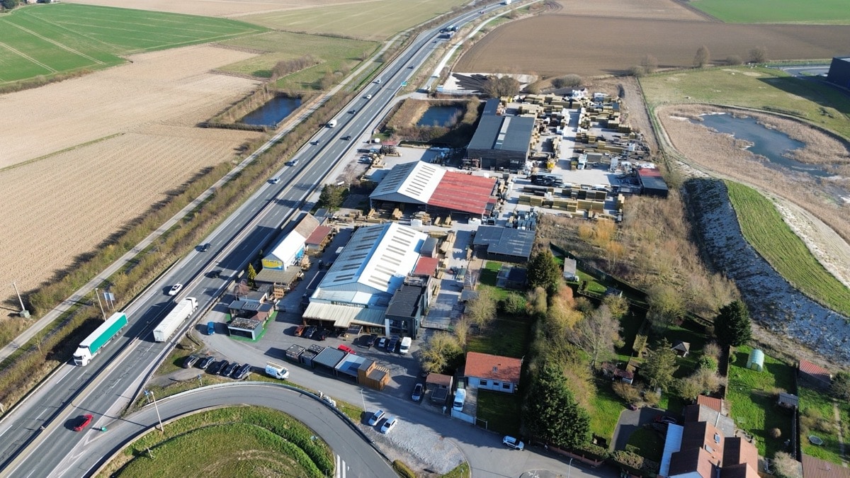 Vue aérienne usine Illies (Nord) — atelier Groupe Abri Français, fabrication pergolas pin sylvestre